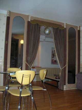 Апартаменты Апартаменты Архитектора Артынова Винница Семейный номер-студио-15